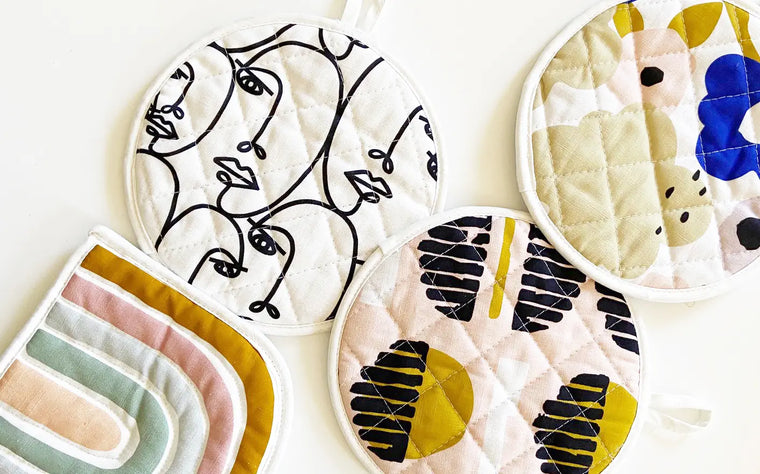 Face 2 Face Round Potholder